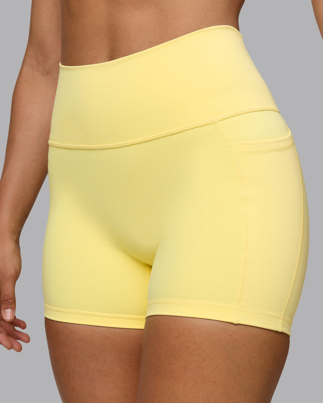 Woman wearing Fusion X-Short Tights with Pockets - Lemon