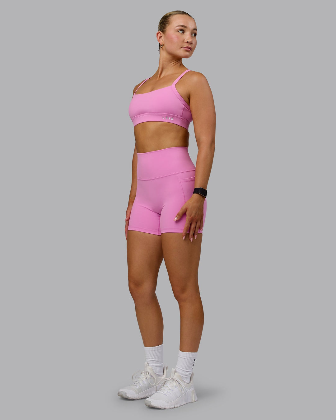 Woman wearing Fusion X-Short Tights - Spark Pink