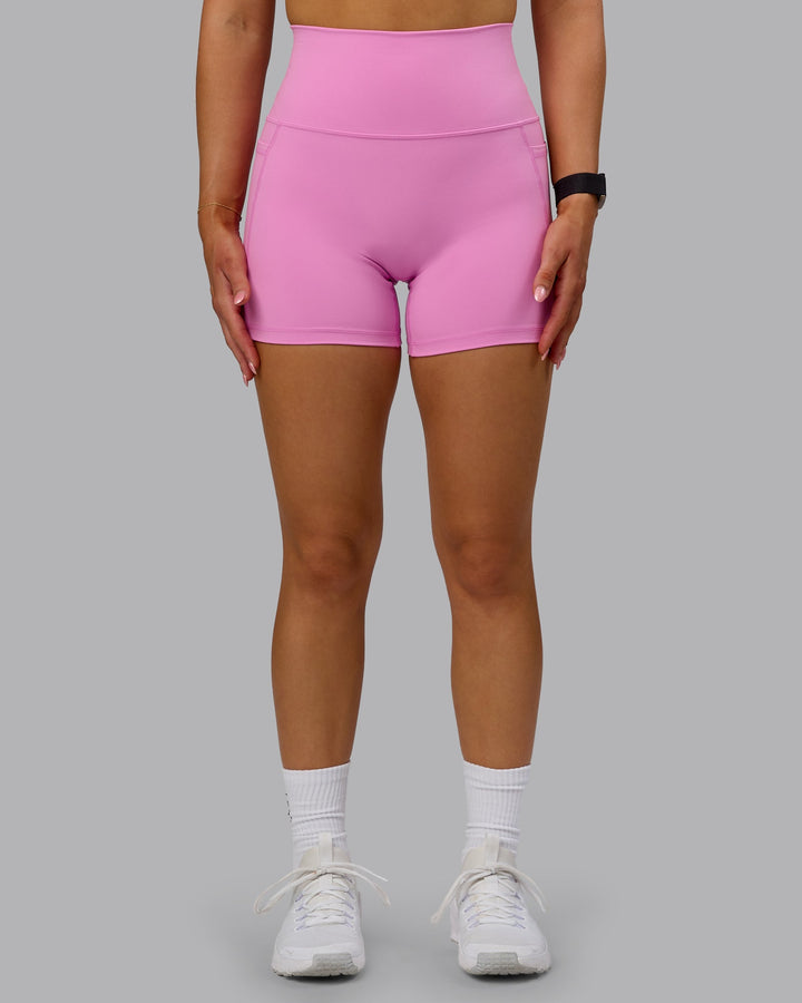 Woman wearing Fusion X-Short Tights - Spark Pink
