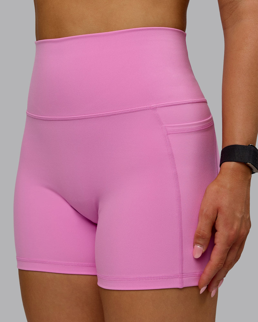 Woman wearing Fusion X-Short Tights - Spark Pink