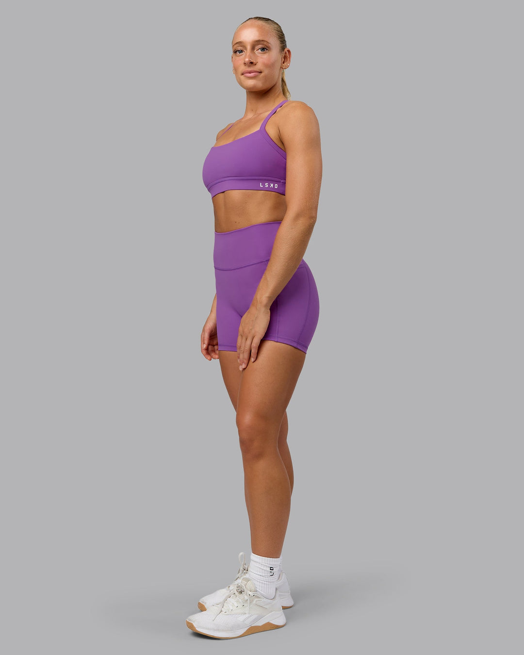 Woman wearing Fusion X-Short Tights With Pockets - Purple Fizz