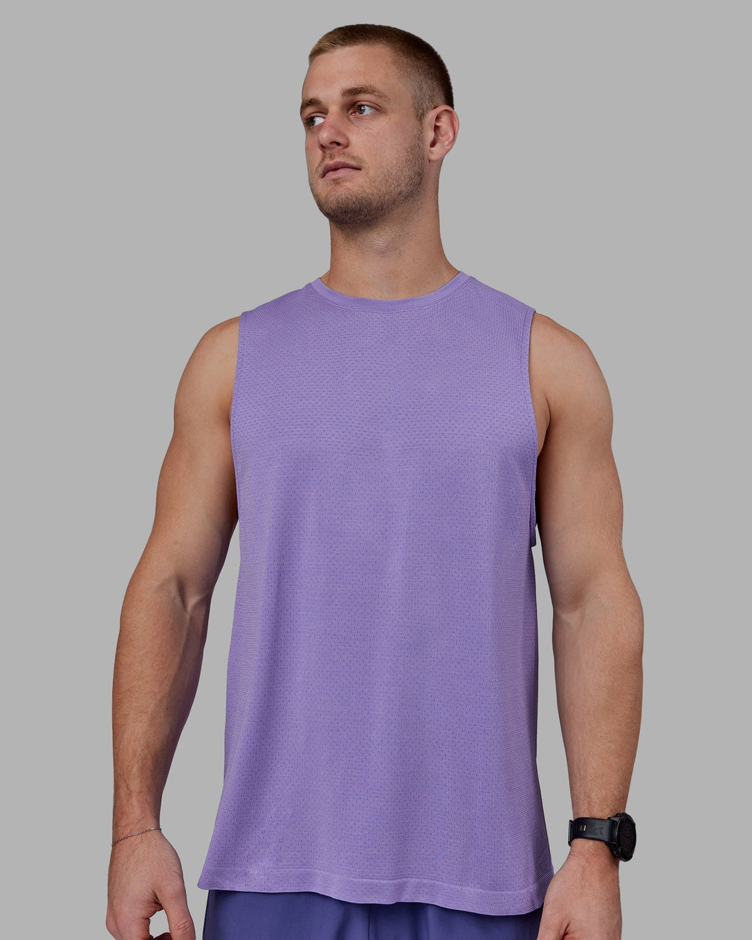 Man wearing AeroFLX+ Seamless Muscle Tank - Dahlia Purple Marl