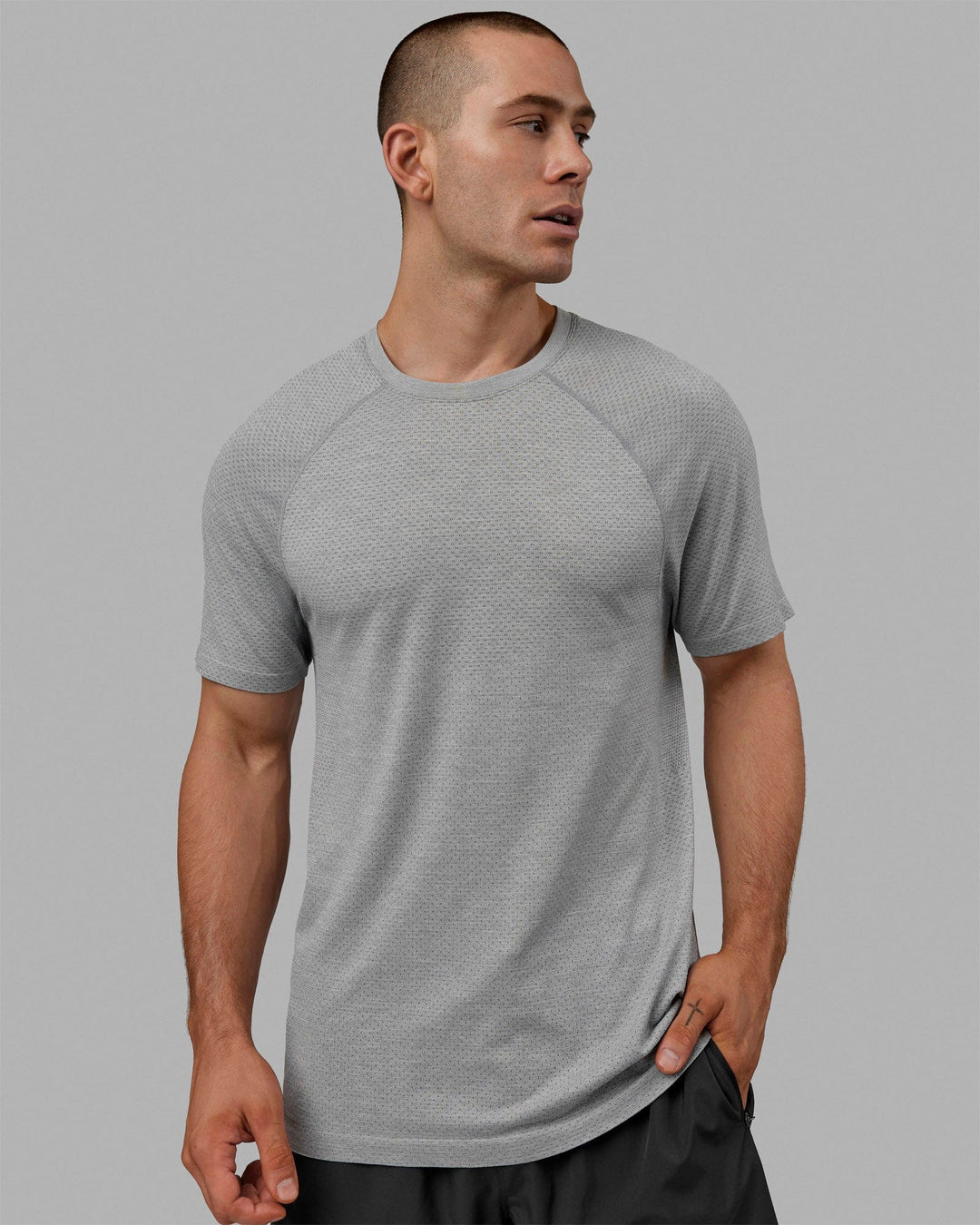 Man wearing AeroFLX+ Seamless Tee - Lt Grey Marl