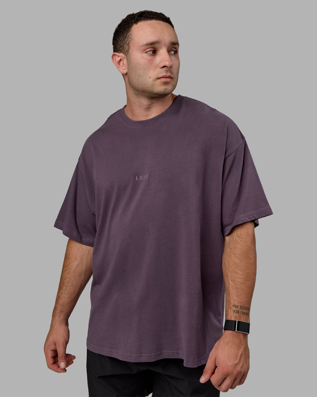 Man wearing MVP Heavyweight Tee Oversize - Vintage Violet