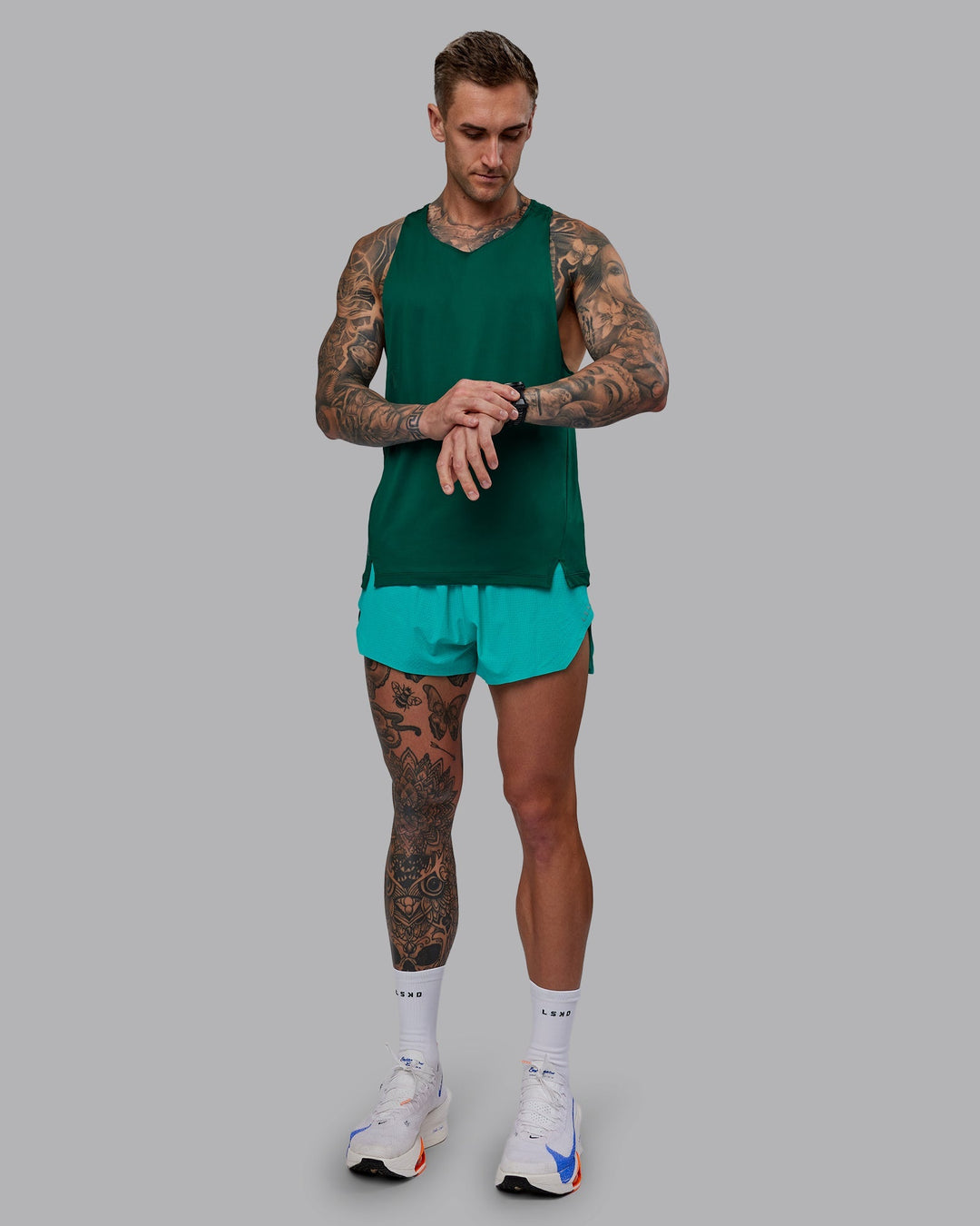 Man wearing Pace Running Tank - Malachite