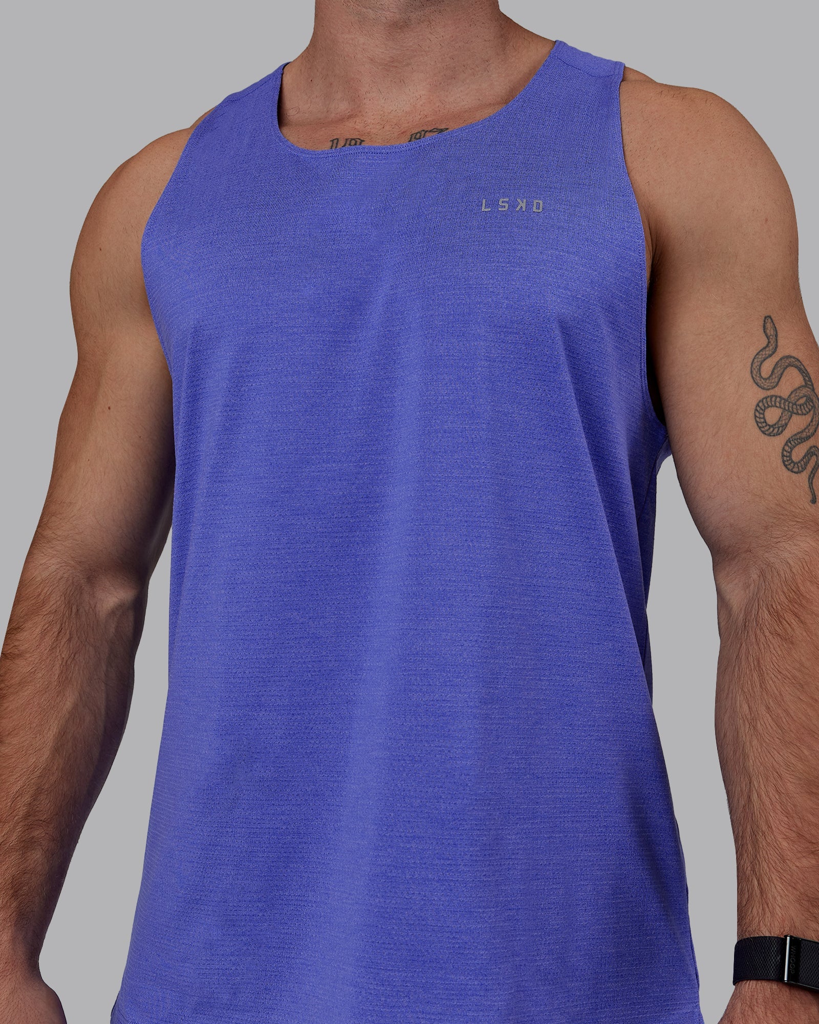 Man wearing Perform VapourFLX Tank - Baja Blue Marl