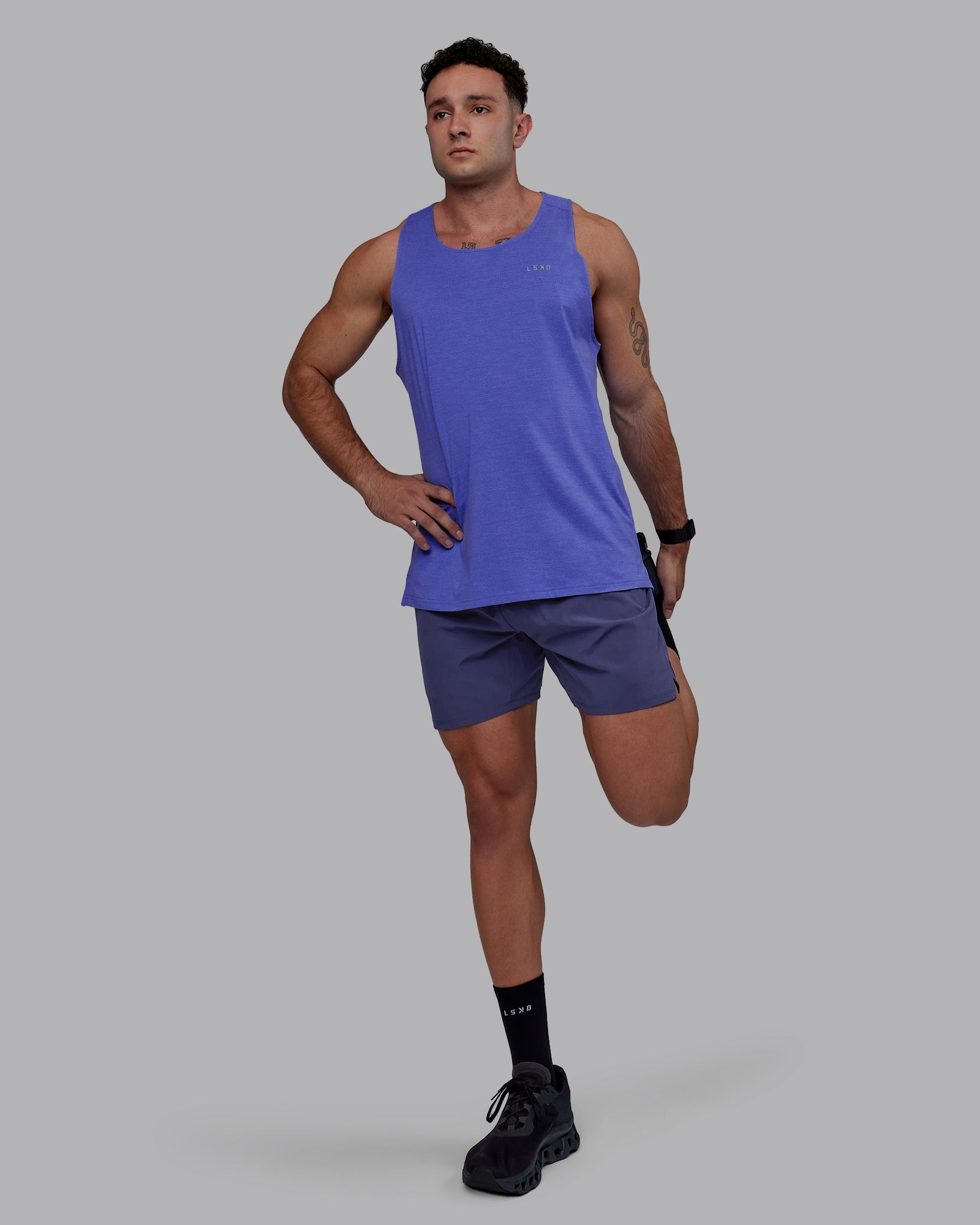 Man wearing Perform VapourFLX Tank - Baja Blue Marl
