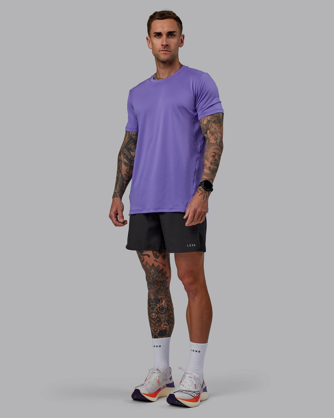 Man wearing Pace Running Tee - Dahlia Purple