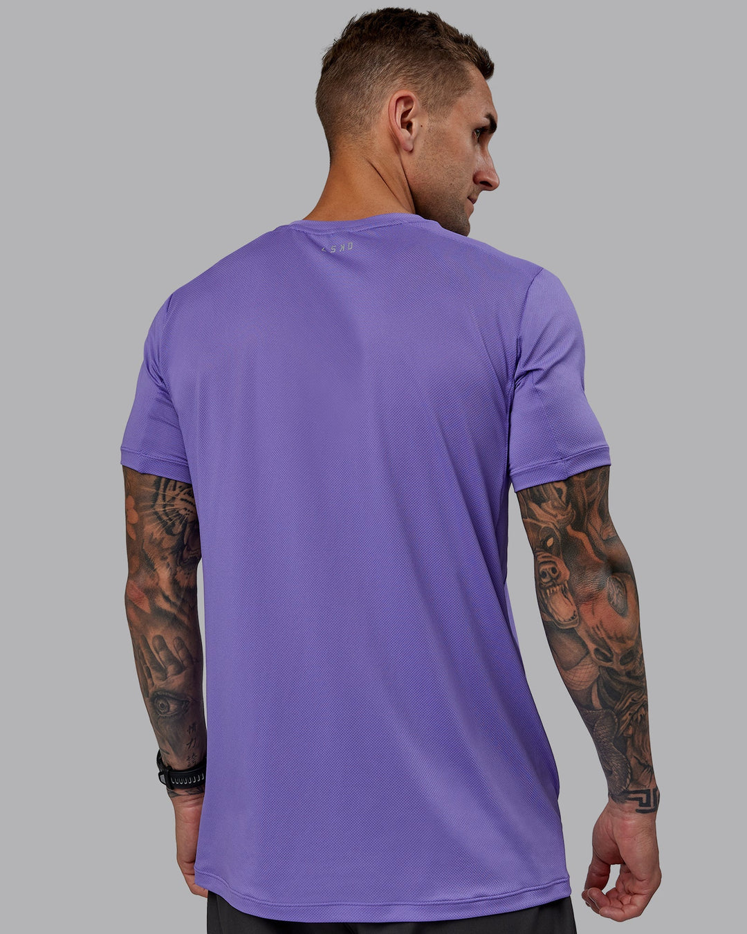 Man wearing Pace Running Tee - Dahlia Purple