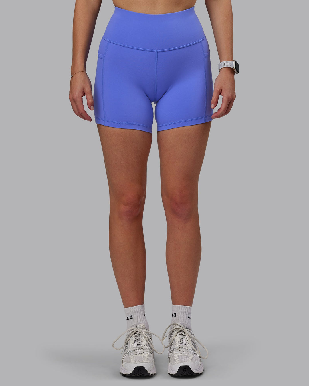 Woman wearing Rep X-Short Tights - Baja Blue-White