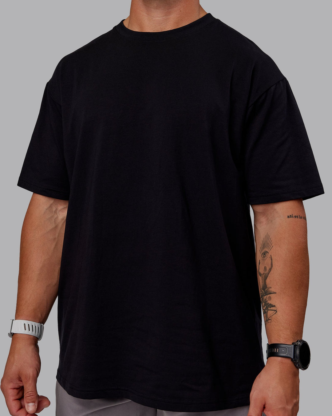 Man wearing Sara GET ÆTLA SKAL Unisex FLXCotton Oversize Tee - Black-White