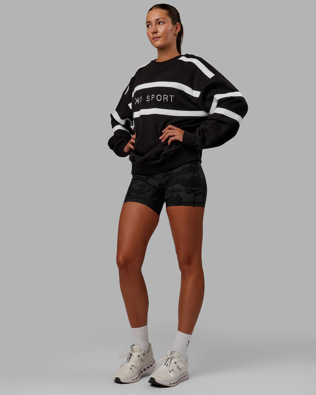 Woman wearing Unisex Collateral Sweater Oversize - Black-White