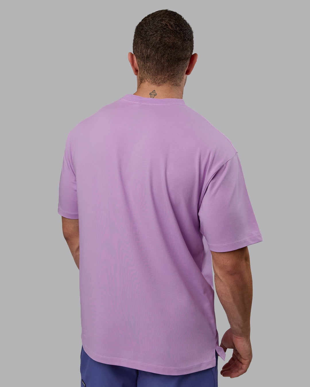 Man wearing Unisex Deluxe PimaFLX Tee Oversize - Light Violet