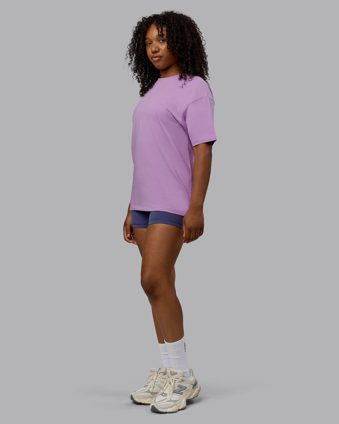 Woman wearing Unisex Deluxe PimaFLX Tee Oversize - Light Violet