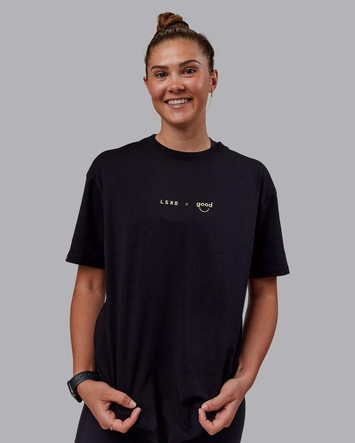 Woman wearing The Good Human Factory FLXCotton Tee Oversize - Black
