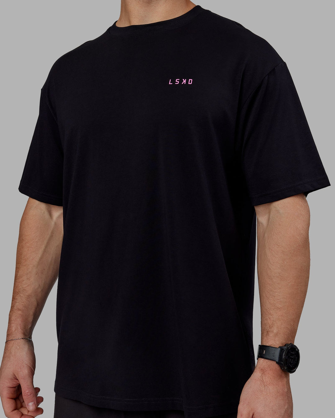 Man wearing Unisex Lift-Up FLXCotton Tee Oversize - Black-Fuschia Pink