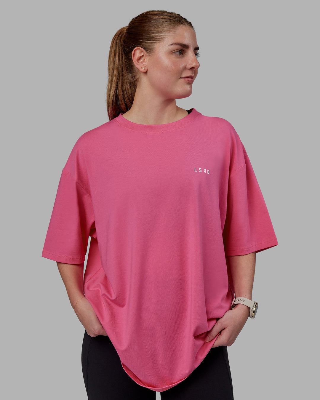 Woman wearing Unisex Lift-Up FLXCotton Tee Oversize - Carmine Rose-White