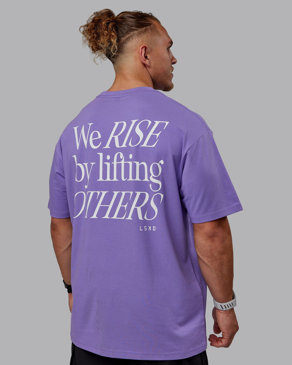 Man wearing Unisex Lift-Up FLXCotton Tee Oversize - Dahlia Purple