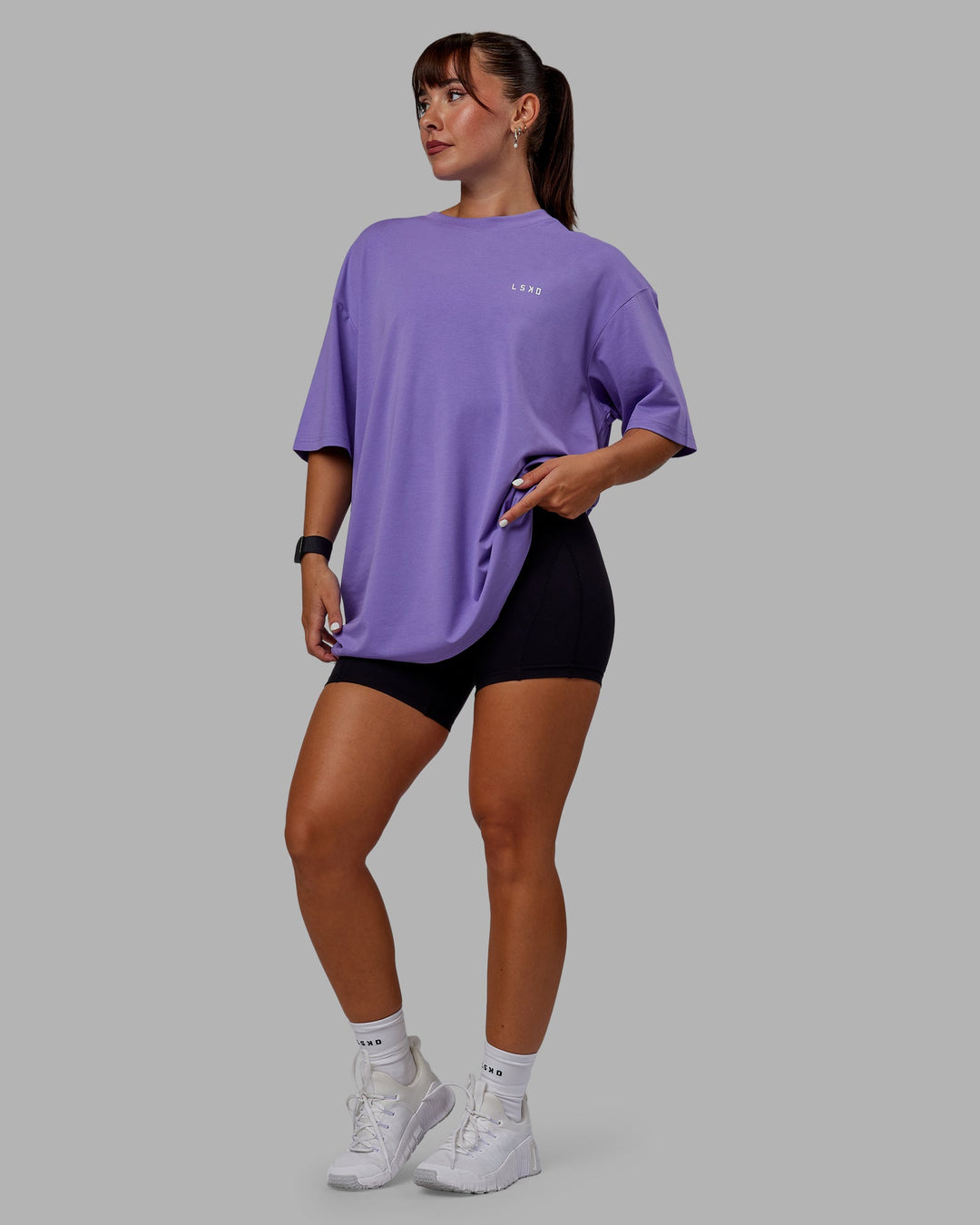 Woman wearing Unisex Lift-Up FLXCotton Tee Oversize - Dahlia Purple