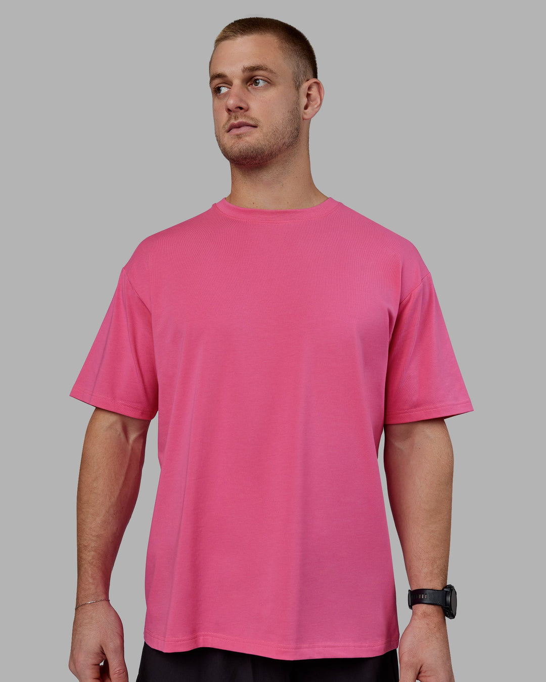 Man wearing Unisex Lifting Club FLXCotton Tee Oversize - Carmine Rose-White