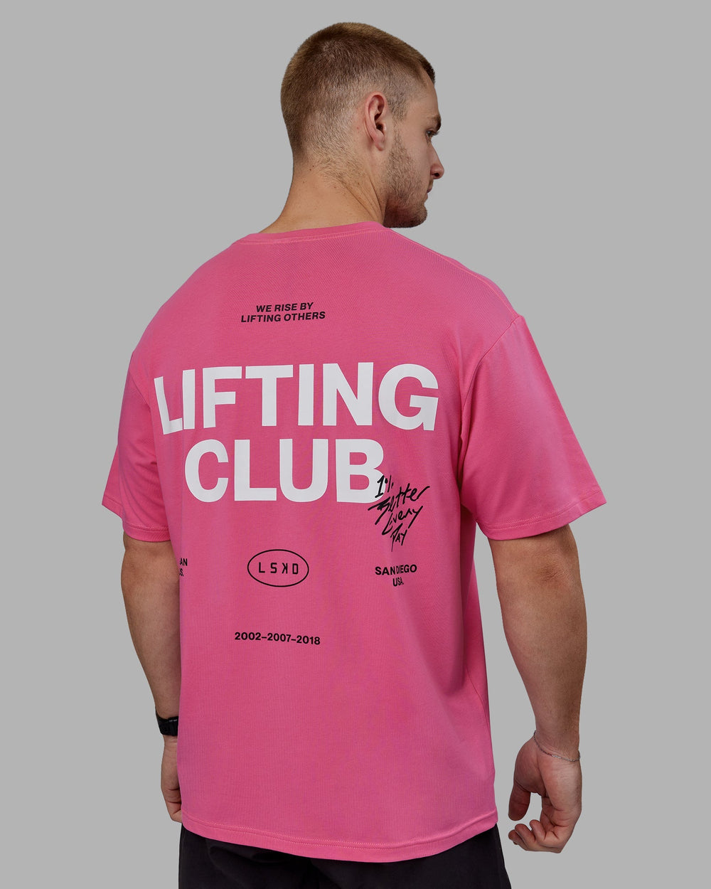 Man wearing Unisex Lifting Club FLXCotton Tee Oversize - Carmine Rose-White 