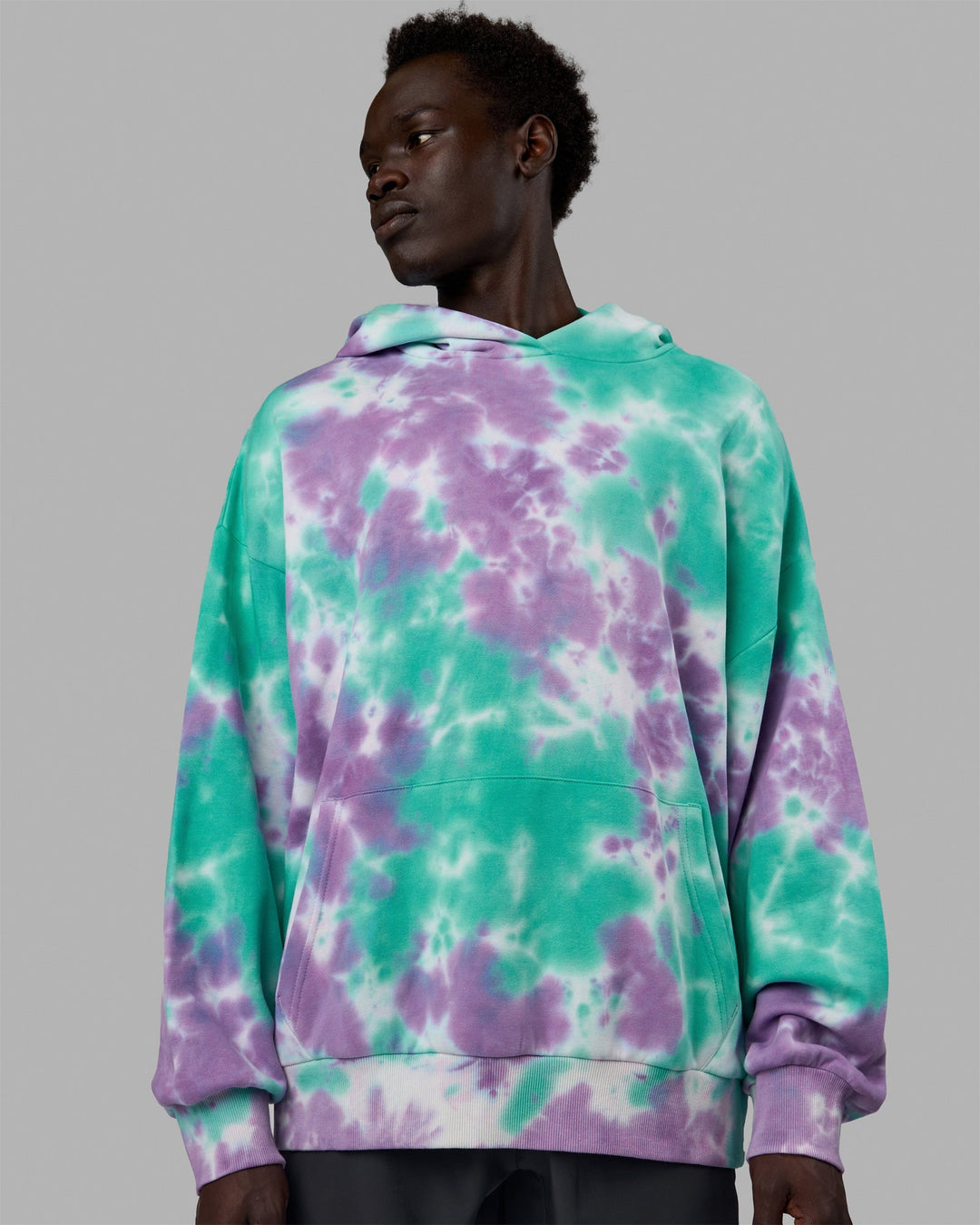 Man wearing Unisex Lifting Club Hoodie Oversize - Cockatoo-Tie Dye