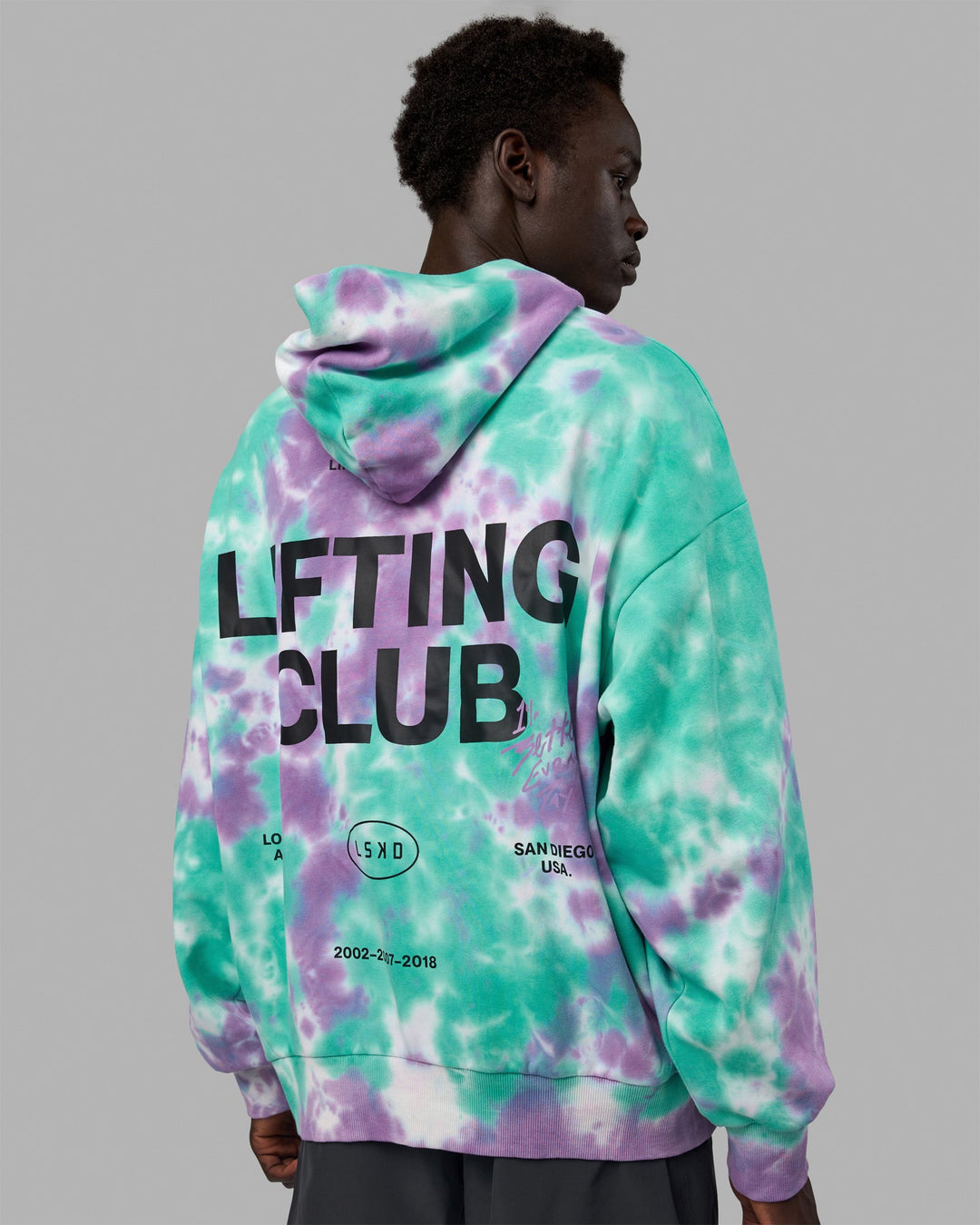 Man wearing Unisex Lifting Club Hoodie Oversize - Cockatoo-Tie Dye