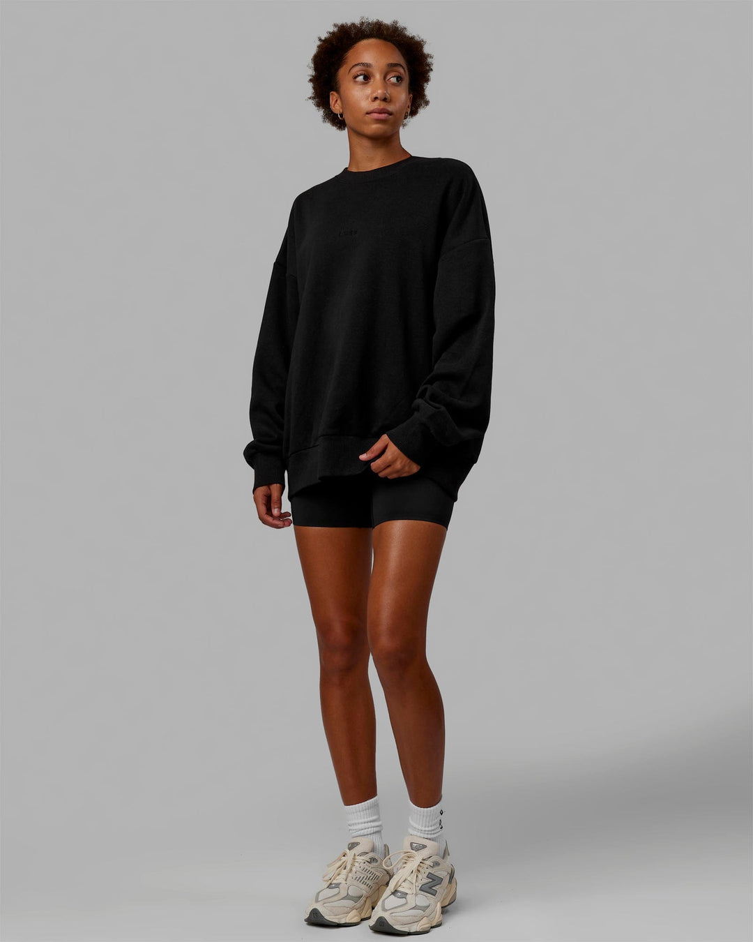 Woman wearing Unisex MVP Sweater Oversize - Black