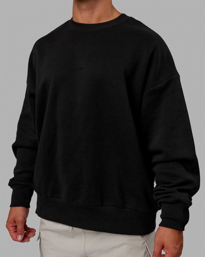 Man wearing Unisex MVP Sweater Oversize - Black
