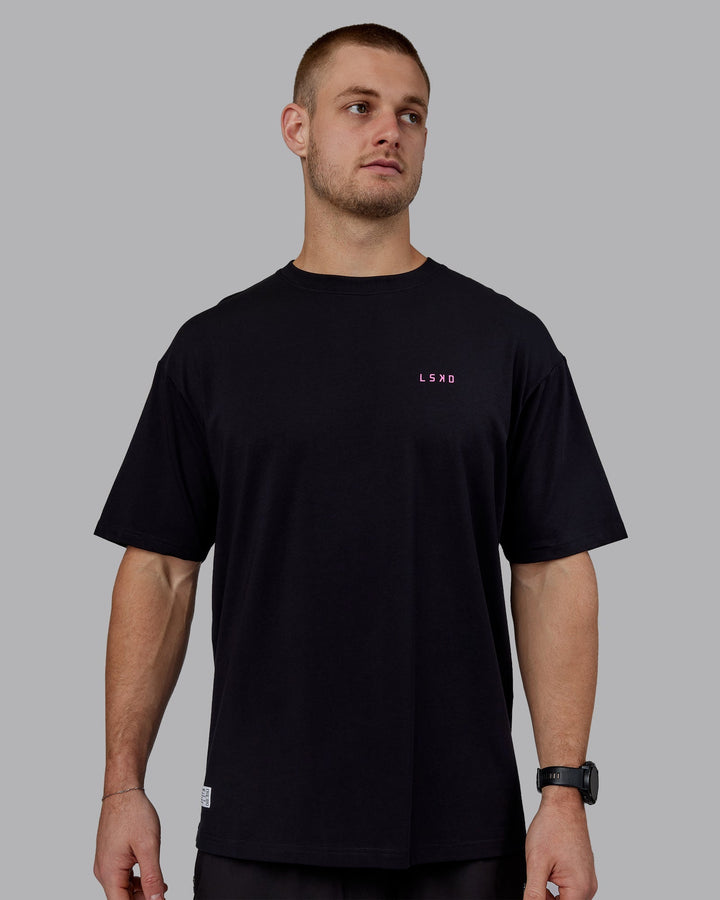 Man wearing Unisex VS5 FLXCotton Tee Oversize - Black-Fuschia Pink
