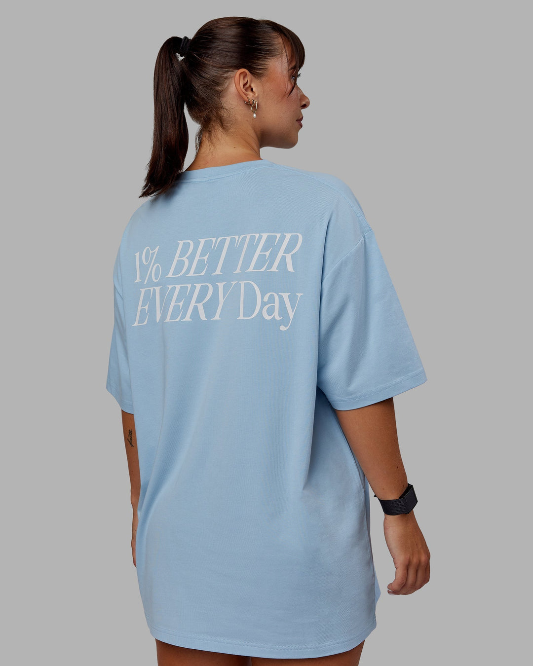 Woman wearing Unisex VS6 FLXCotton Tee Oversize - Glacial Blue-White