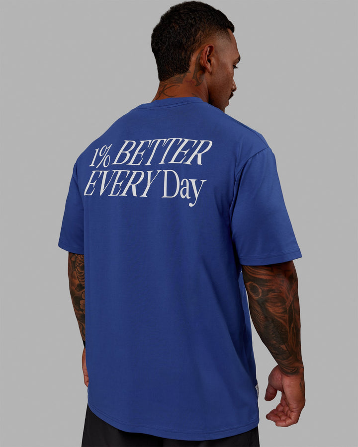 Man wearing Unisex VS6 FLXCotton Tee Oversize - Power Cobalt-White
