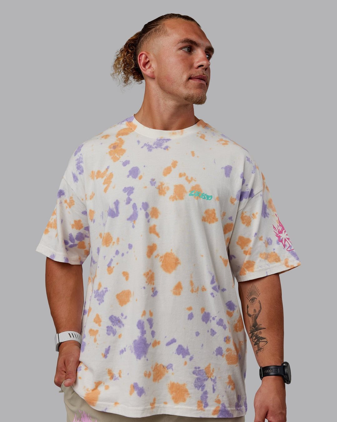 Man wearing Unisex Washed Huntington 24 Heavyweight Tee Oversize - Tie Dye Tangerine-Dahlia Purple