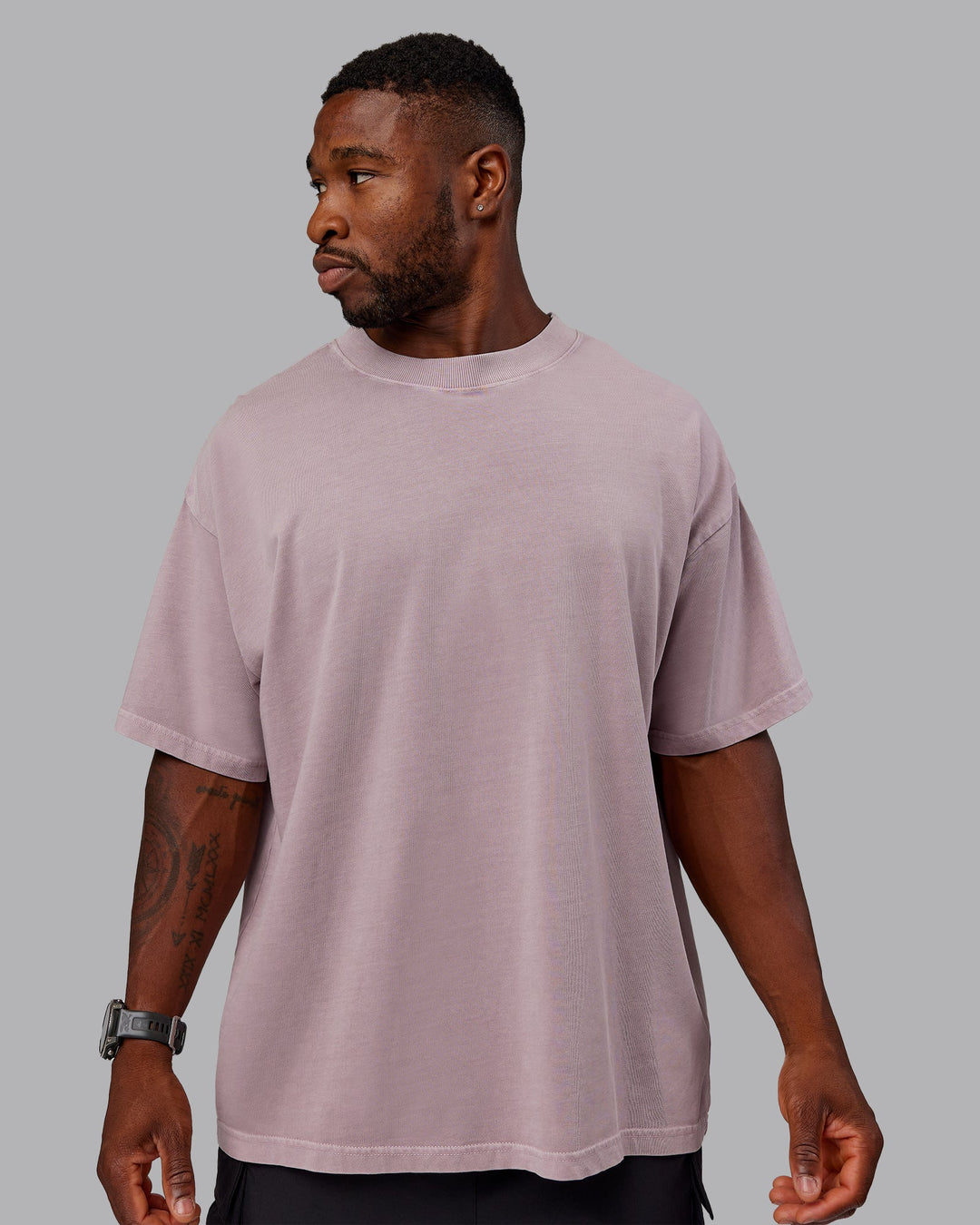 Man wearing Unisex Washed Set The Standard Heavyweight Tee Oversize - Greyish Purple-Off White