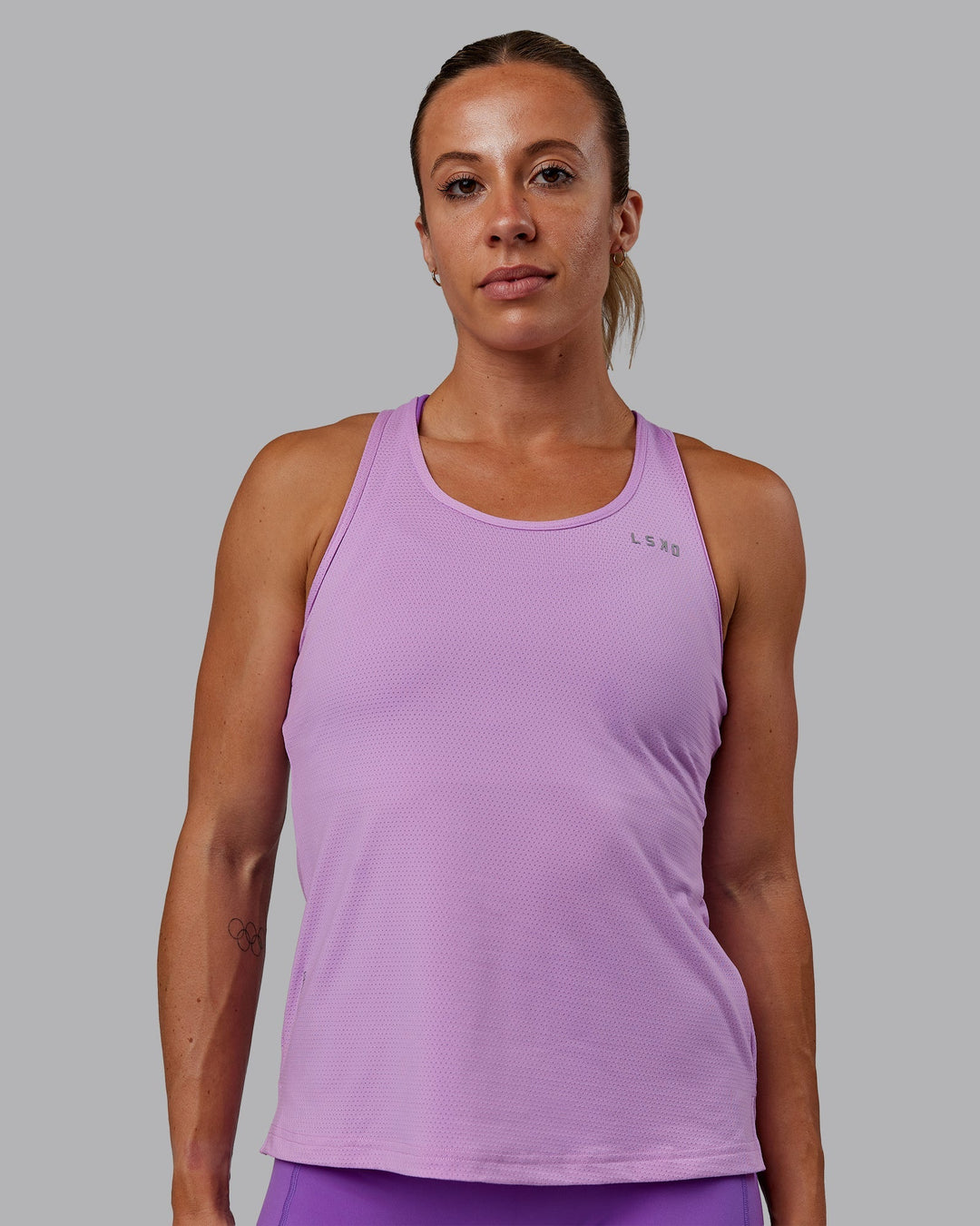 Woman wearing Perform VapourFLX Tank - Light Violet