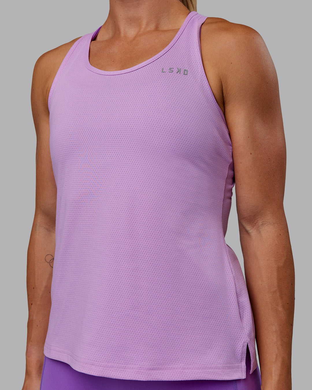 Woman wearing Perform VapourFLX Tank - Light Violet