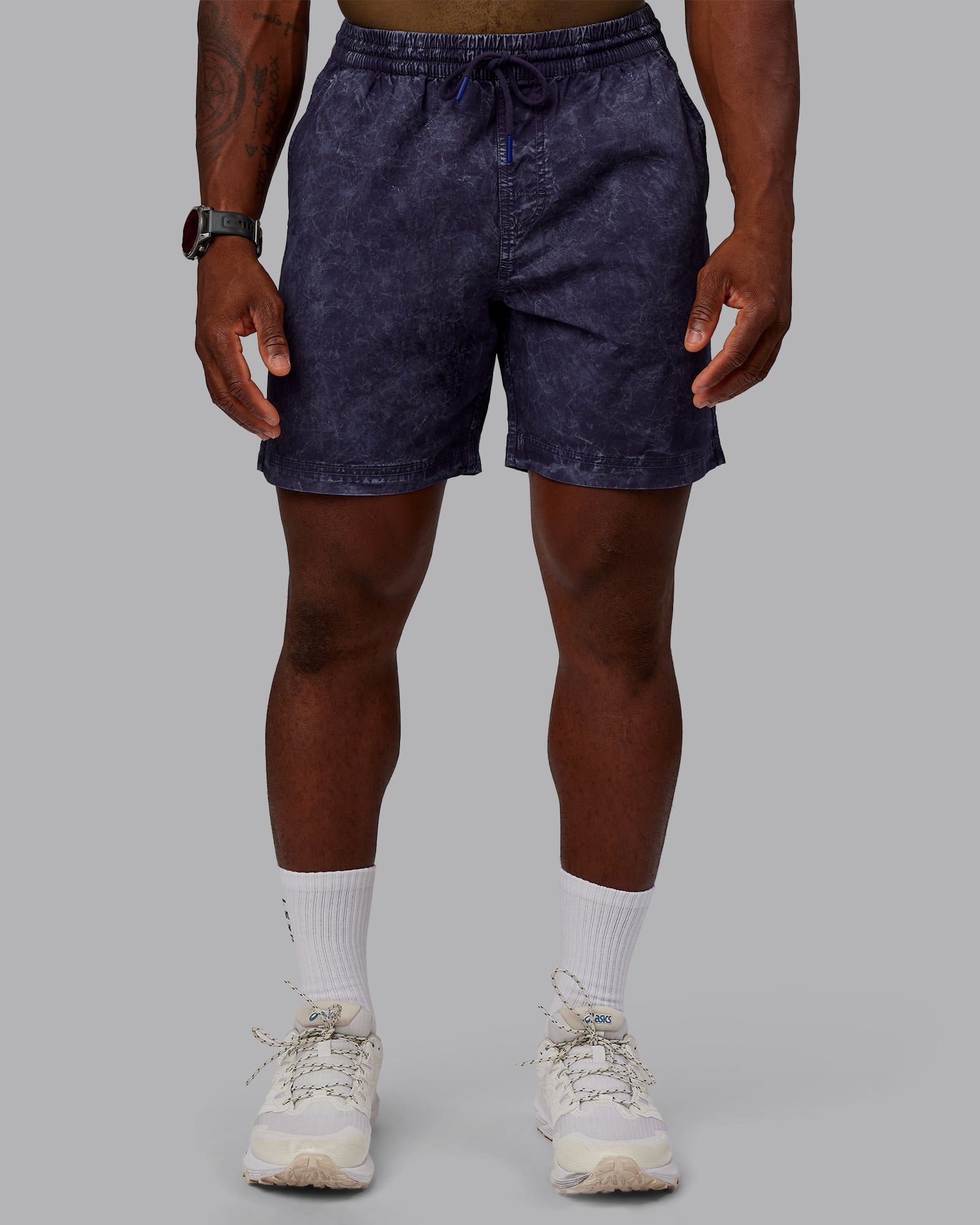 Man wearing Washed Daily 7" Shorts - Midnight Blue