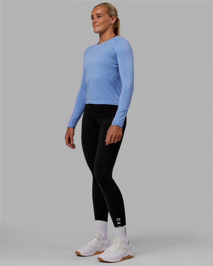 Woman wearing AeroFLX+ Seamless Long Sleeve Tee - Cornflower Blue Marl
