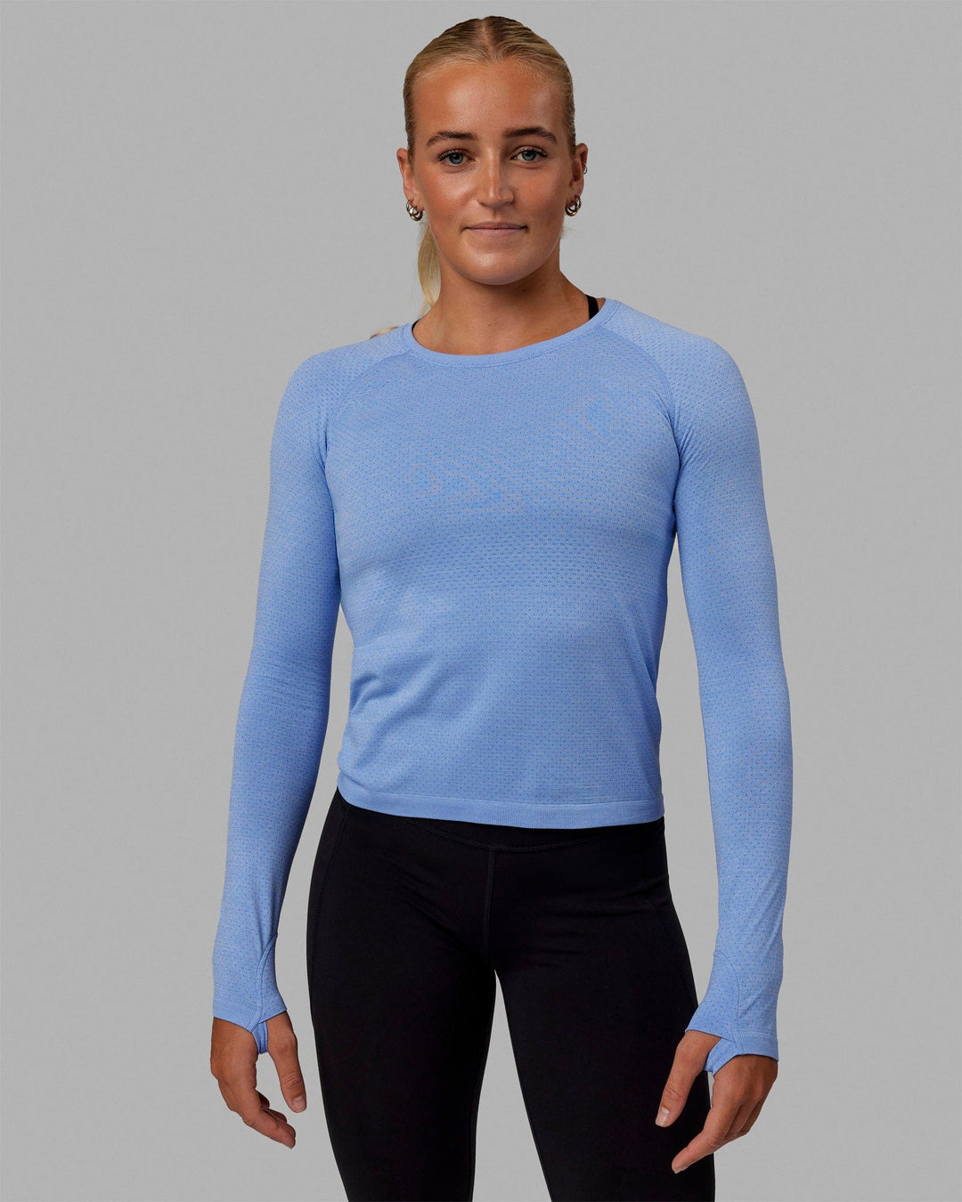 Woman wearing AeroFLX+ Seamless Long Sleeve Tee - Cornflower Blue Marl