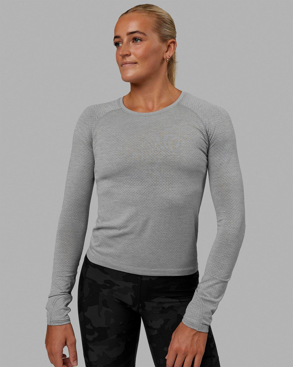 Woman wearing AeroFLX+ Seamless Long Sleeve Tee - Light Grey Marl