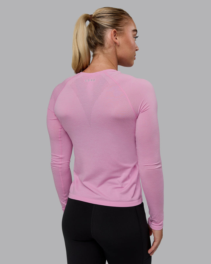 Woman wearing AeroFLX+ Seamless Long Sleeve Tee - Piroutte/Bubblegum
