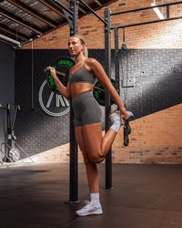 Woman wearing Elite High-Rise 4" Short Pockets - Dark Storm | Model:Sarah | Size:S