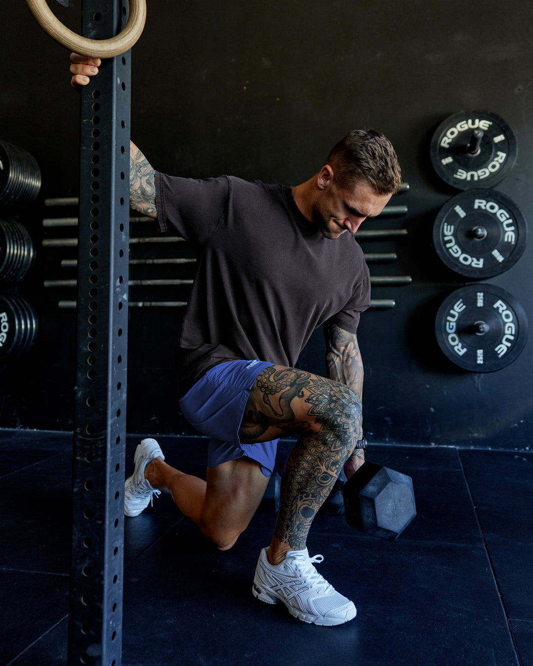 Man wearing Relentless Washed FLXCotton Oversized Tee - Black-Ultimate Grey | Model:Tommy | Size:S