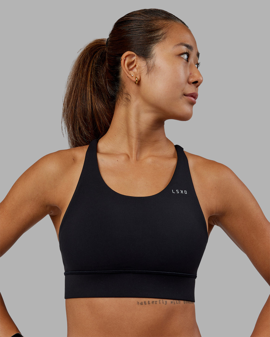 Woman wearing Accelerate Sports Bra - Black | Model:Vanessa | Size:S
