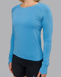Woman wearing AeroFLX+ Seamless Long Sleeve Tee - Azure Blue Marl | Model:Halle | Size:S