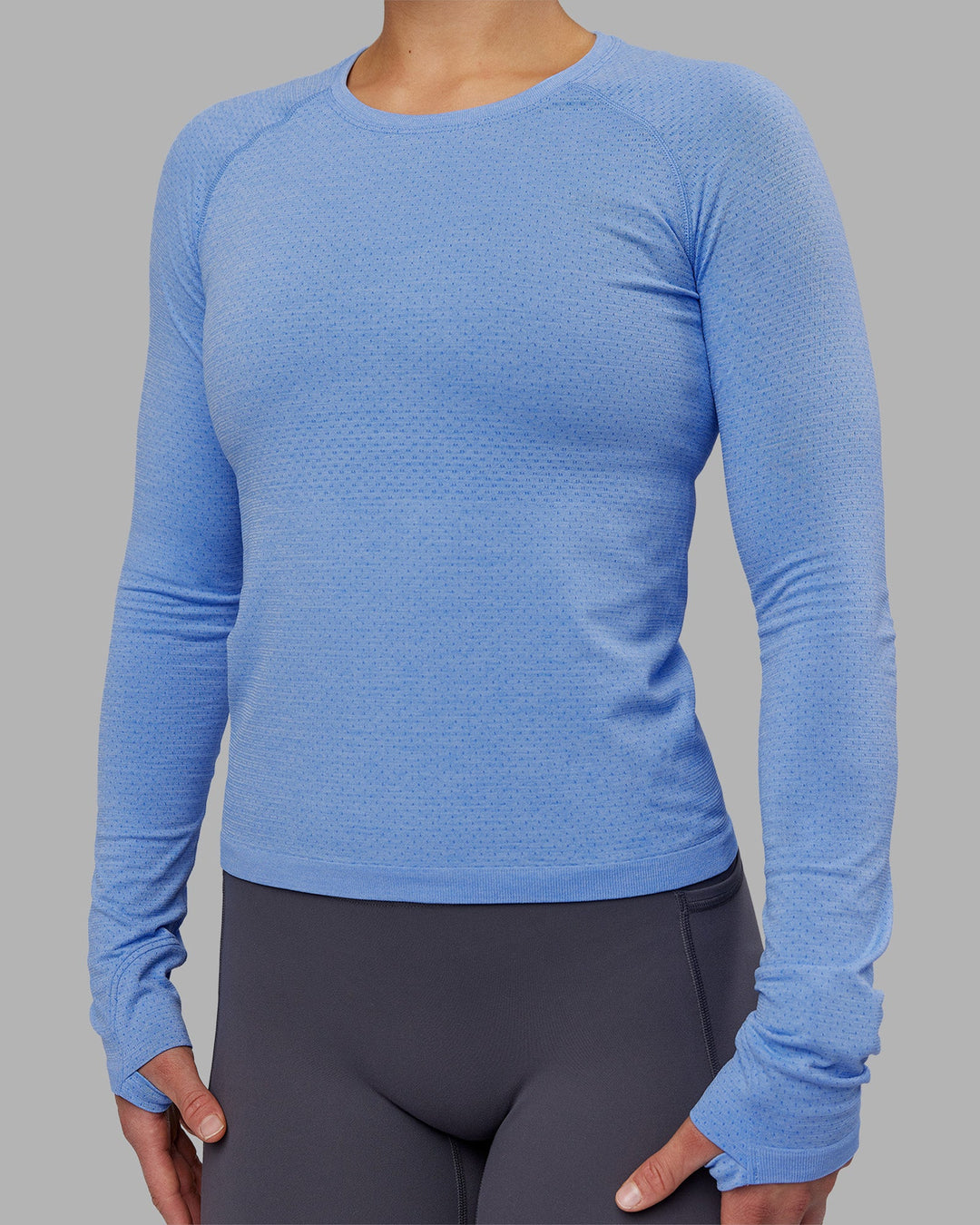 Woman wearing AeroFLX+ Seamless Long Sleeve Tee - Cornflower Blue Marl | Model:Keisha | Size:S