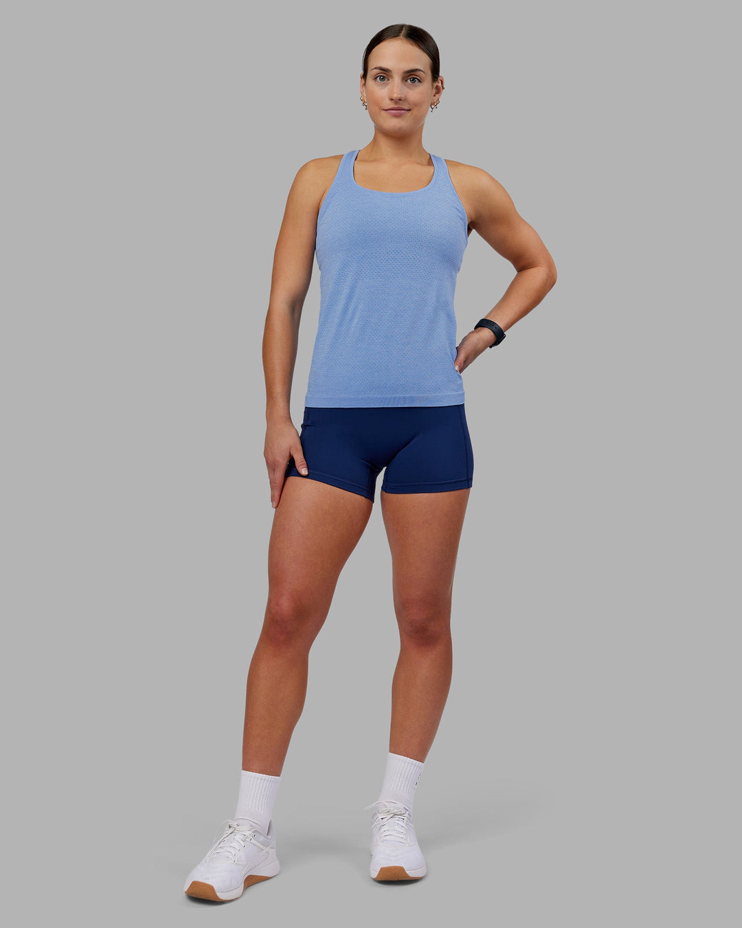 Woman wearing AeroFLX+ Seamless Tank - Cornflower Blue Marl | Model:Keisha | Size:S
