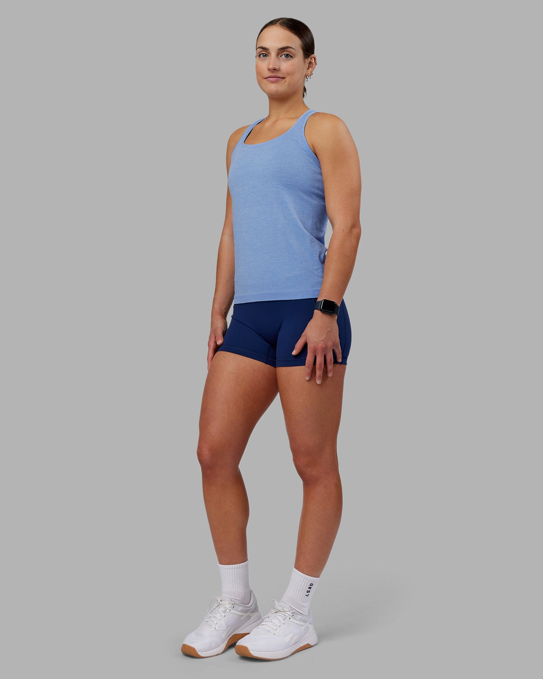 Woman wearing AeroFLX+ Seamless Tank - Cornflower Blue Marl | Model:Keisha | Size:S