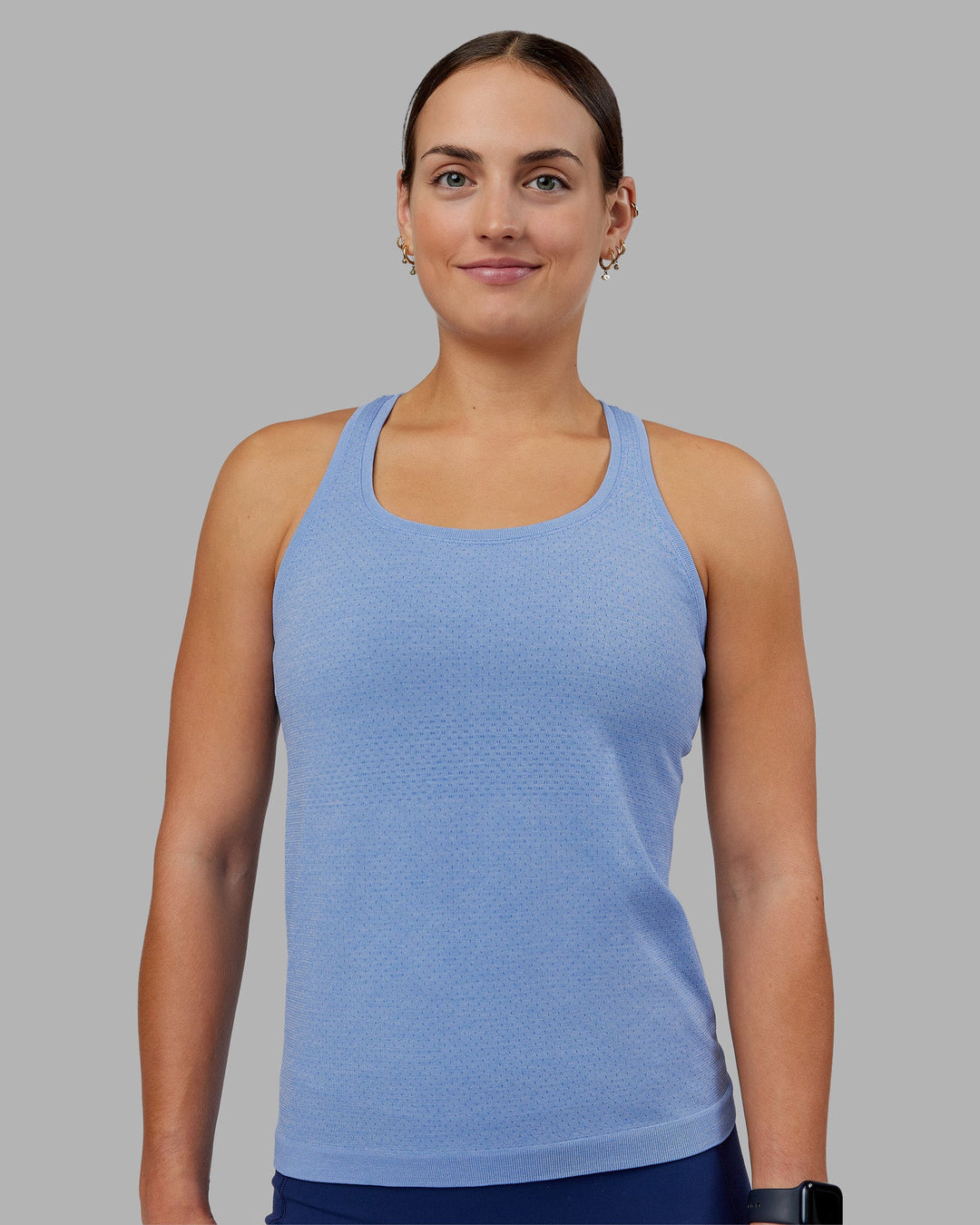 Woman wearing AeroFLX+ Seamless Tank - Cornflower Blue Marl | Model:Keisha | Size:S