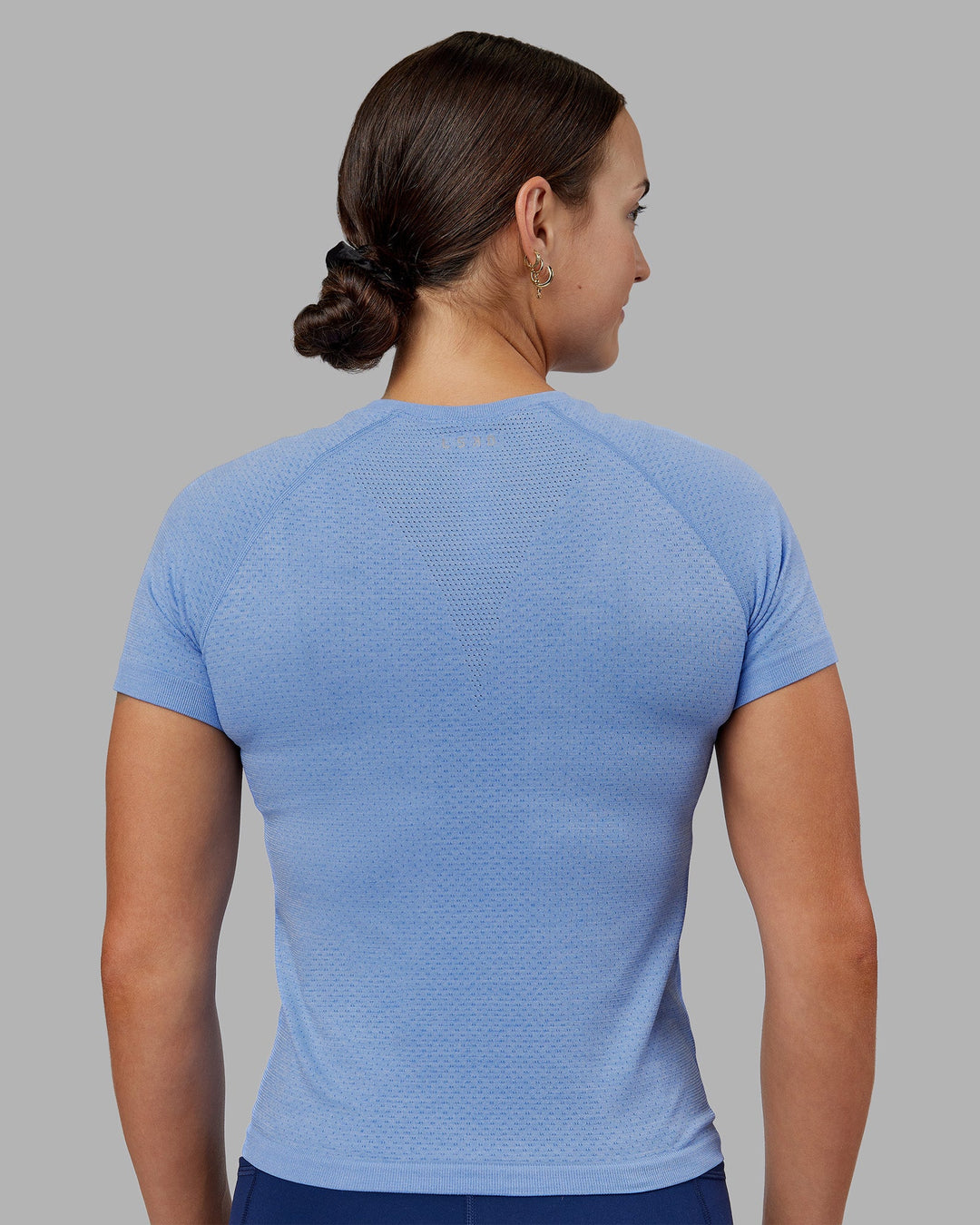 Woman wearing AeroFLX+ Seamless Tee - Cornflower Blue/Cornflower Blue | Model:Keisha | Size:S